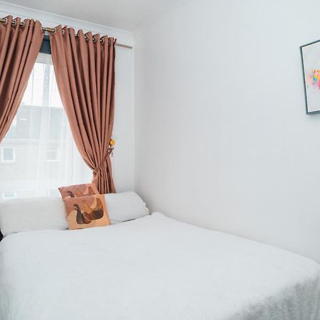 Entire Fabulous 2Bedroom First Floor Flat Located Within Close Proximity To City Centre & University Of Aberdeen With Private Parking Eksteriør bilde