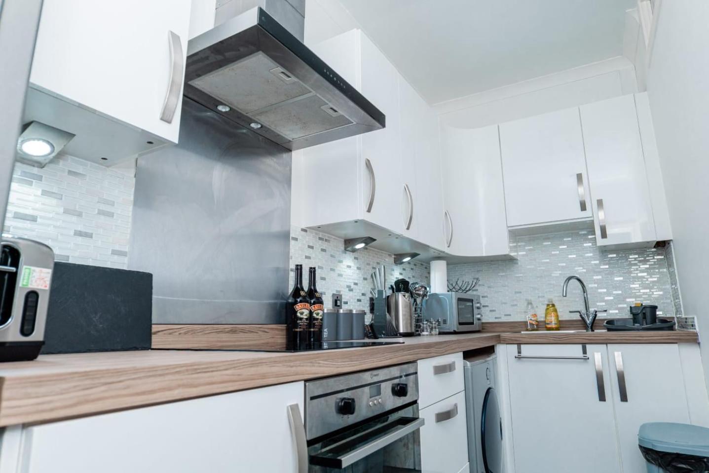 Entire Fabulous 2Bedroom First Floor Flat Located Within Close Proximity To City Centre & University Of Aberdeen With Private Parking Eksteriør bilde